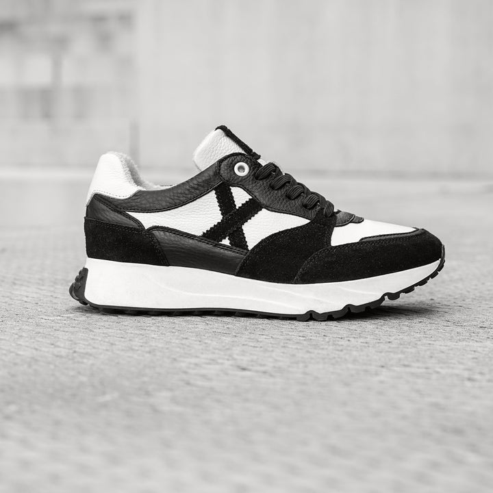 Swift sneaker negru