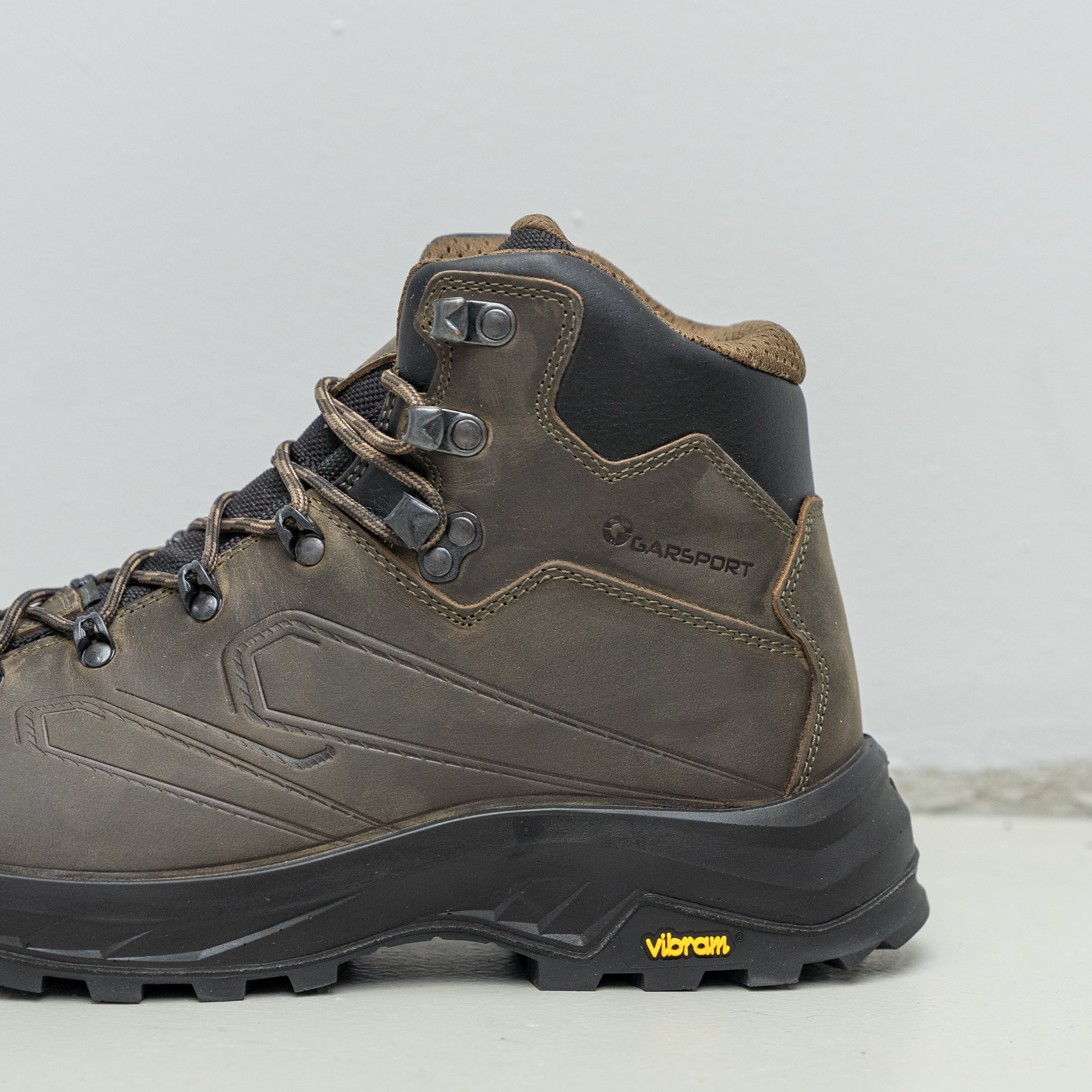 GARSPORT Nevegal mid wp ghete din piele Dakar oliv/negru | Alpina