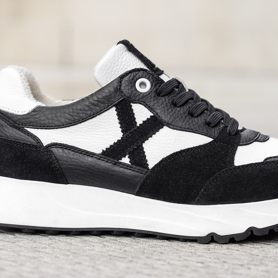 Swift sneaker negru