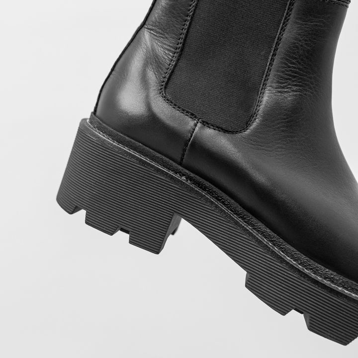 SOBRA HIGH CHELSEA Black Leather