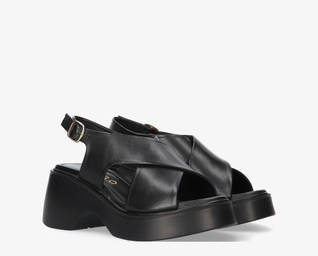 HALLIE SANDAL Black Leather