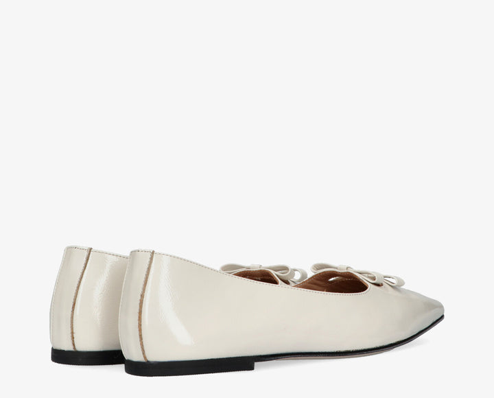 REA BOW Off White Patent Leather