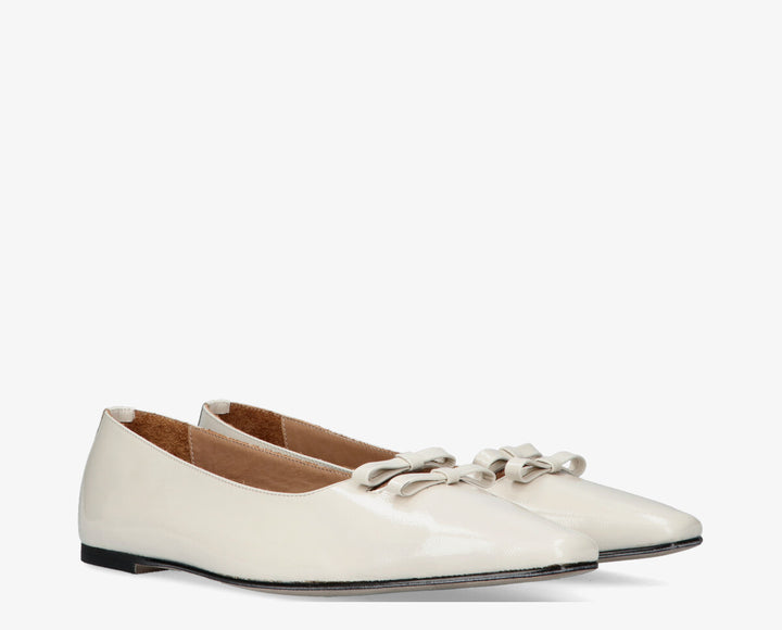 REA BOW Off White Patent Leather