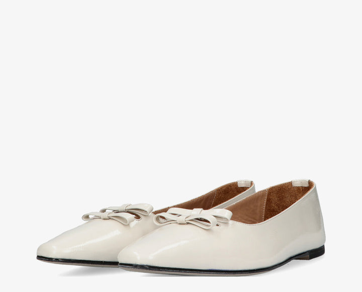REA BOW Off White Patent Leather