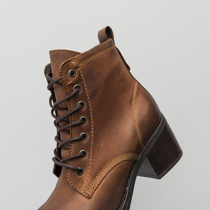 ANNIE ANKLE LACE BOOT Tan Waxed Leather