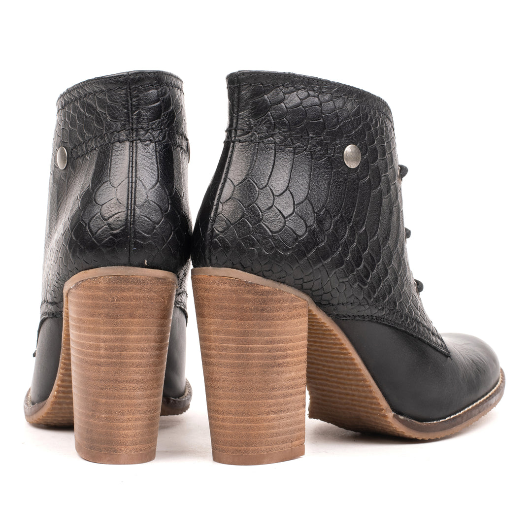 MILANO CHUCKA Black Croco Embbosed