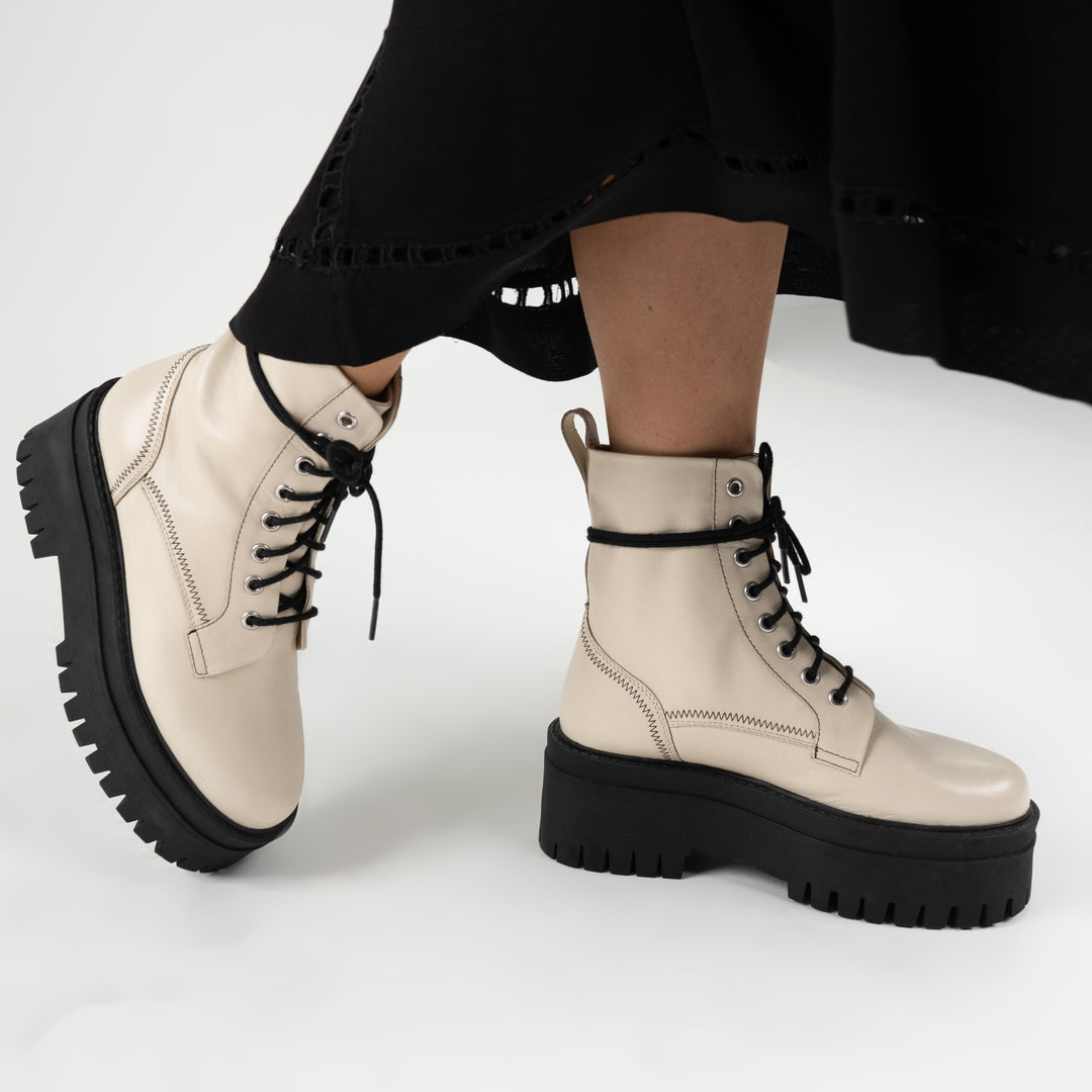 CEDAR LACE UP BOOT LADIES Off White Leather