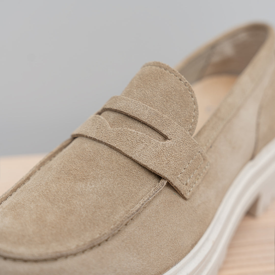 LEYTON LOAFER SADDLE Sand Velours